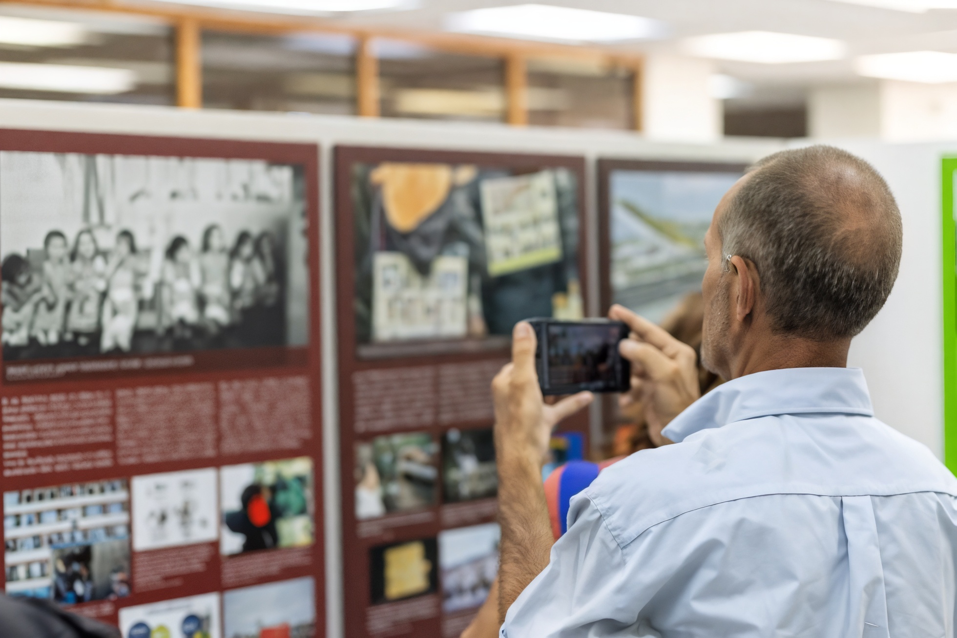Biblioteca Pedo Grases Exposición sobre la reunificación alemana en la UNIMET